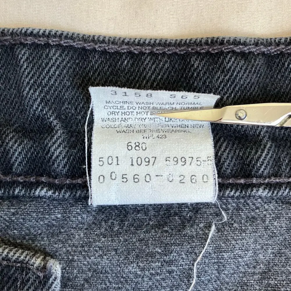 Vintage Levi’s 560 Jeans Mens 38x32 Loose Fit Tapered Leg Made USA Y2K 90s